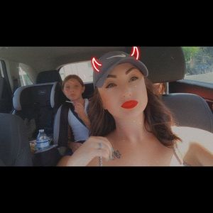 Meet your Posher, Caitlin